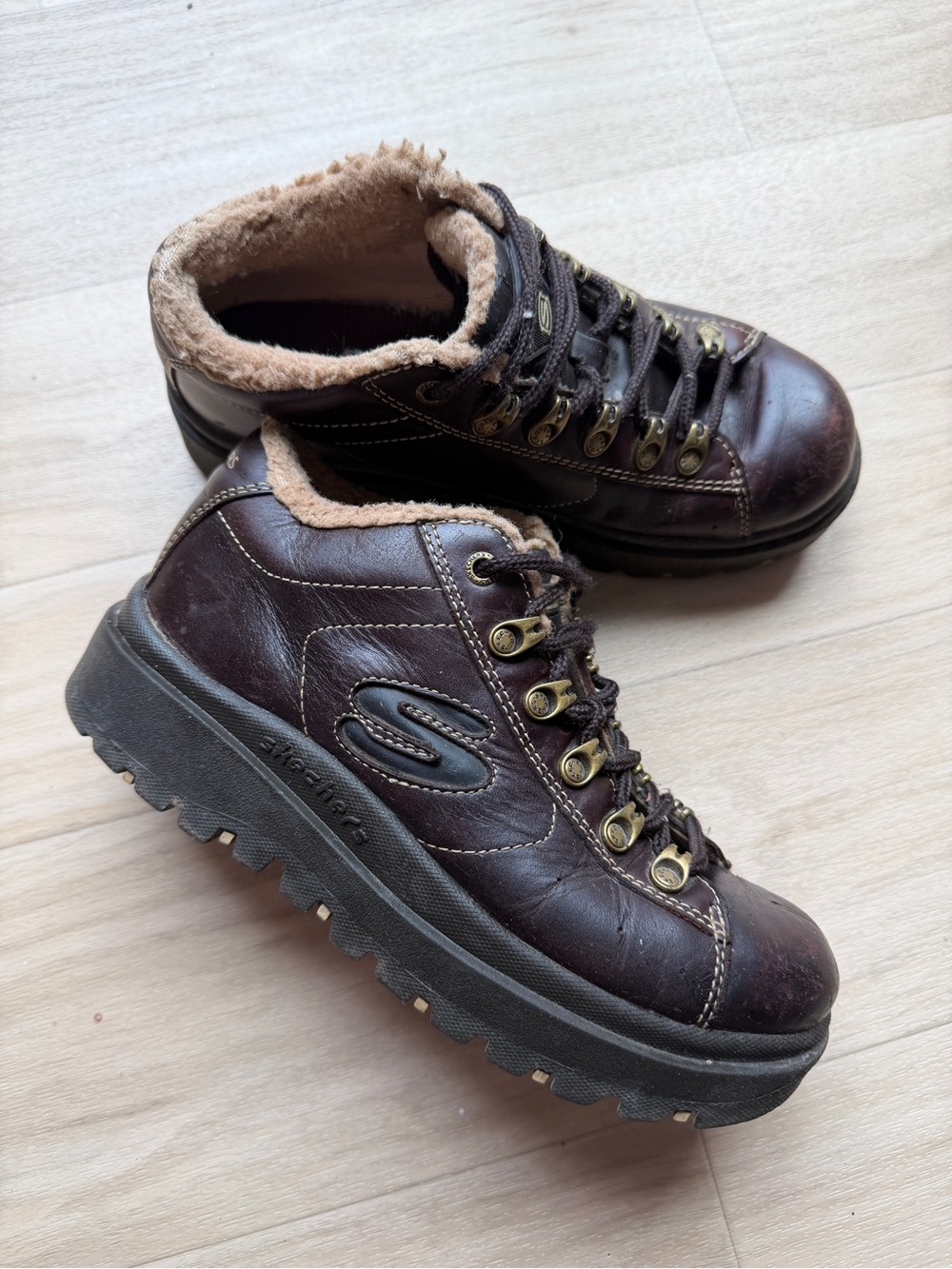 Vintage Y2K Skechers Fur Lined Hiking Sneakers Size 7.5 Brown Chunky Trail Shoes